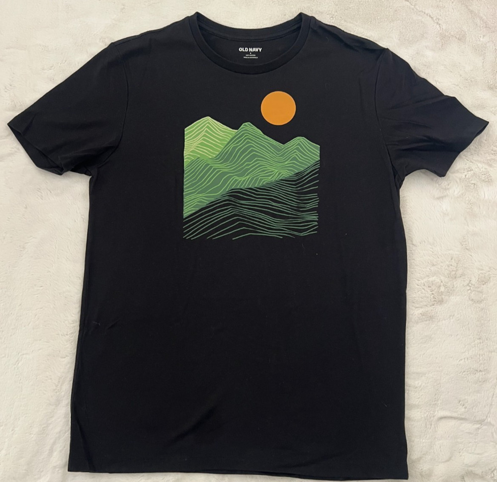 Old Navy Men's Graphic T-Shirt Size S Black Mountain Sun Soft-Washed Tee